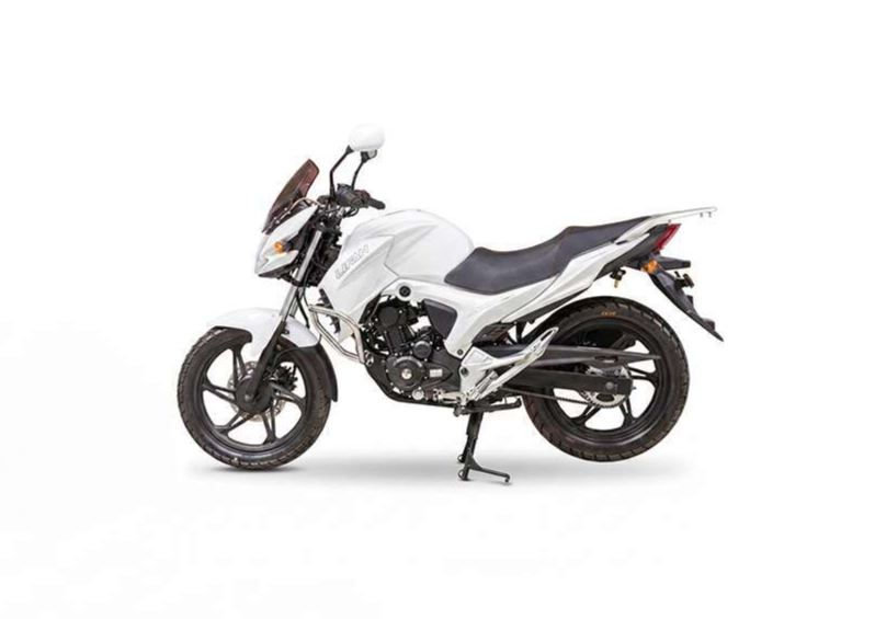 Lifan LF 150 — белый мотоцикл, фото с официального сайта школы
